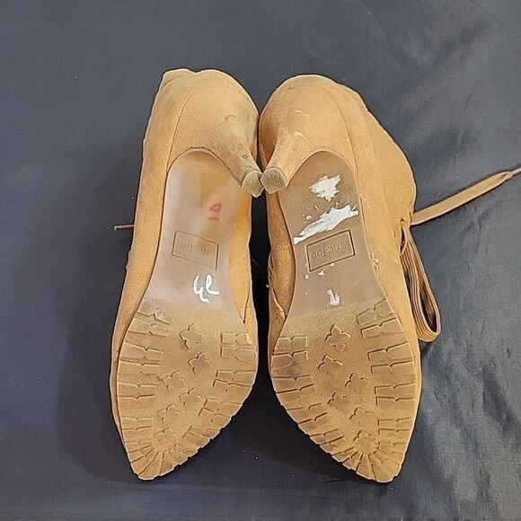 ME TOO POINTED TOE HEELED SUEDE ZIPPER CLOSURE BOOTIE - Picture 11 of 14